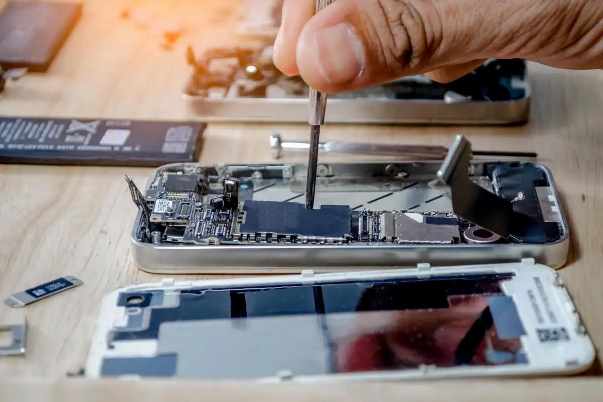 repairing phone